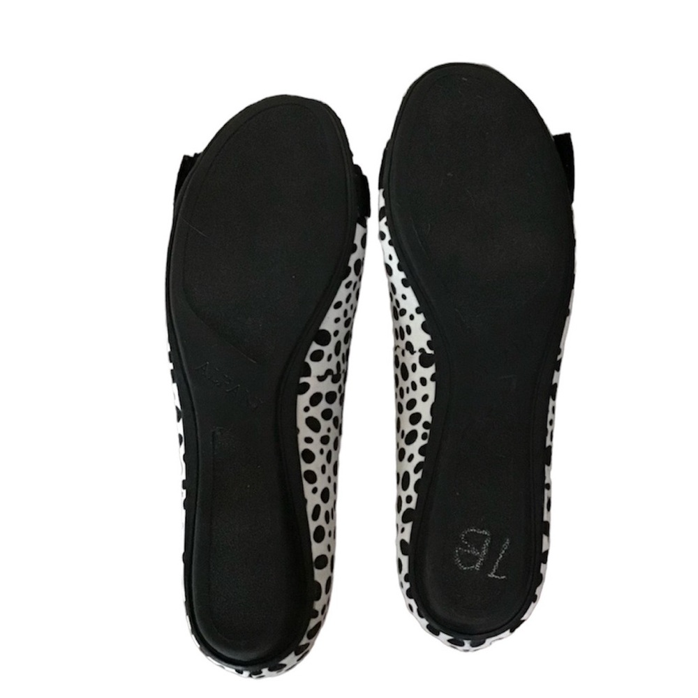 Alfani woman’s white ballet flats. Safari black spots and black bow size 7.5M - Picture 4 of 5
